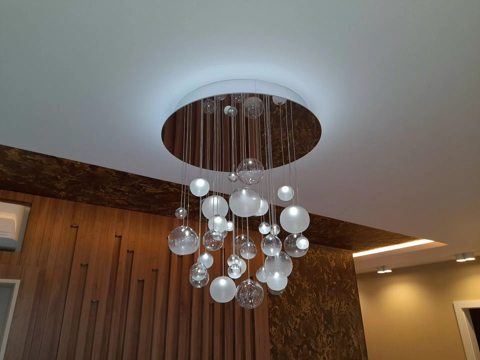 Cold white CCT adjustable modern LED chandelier