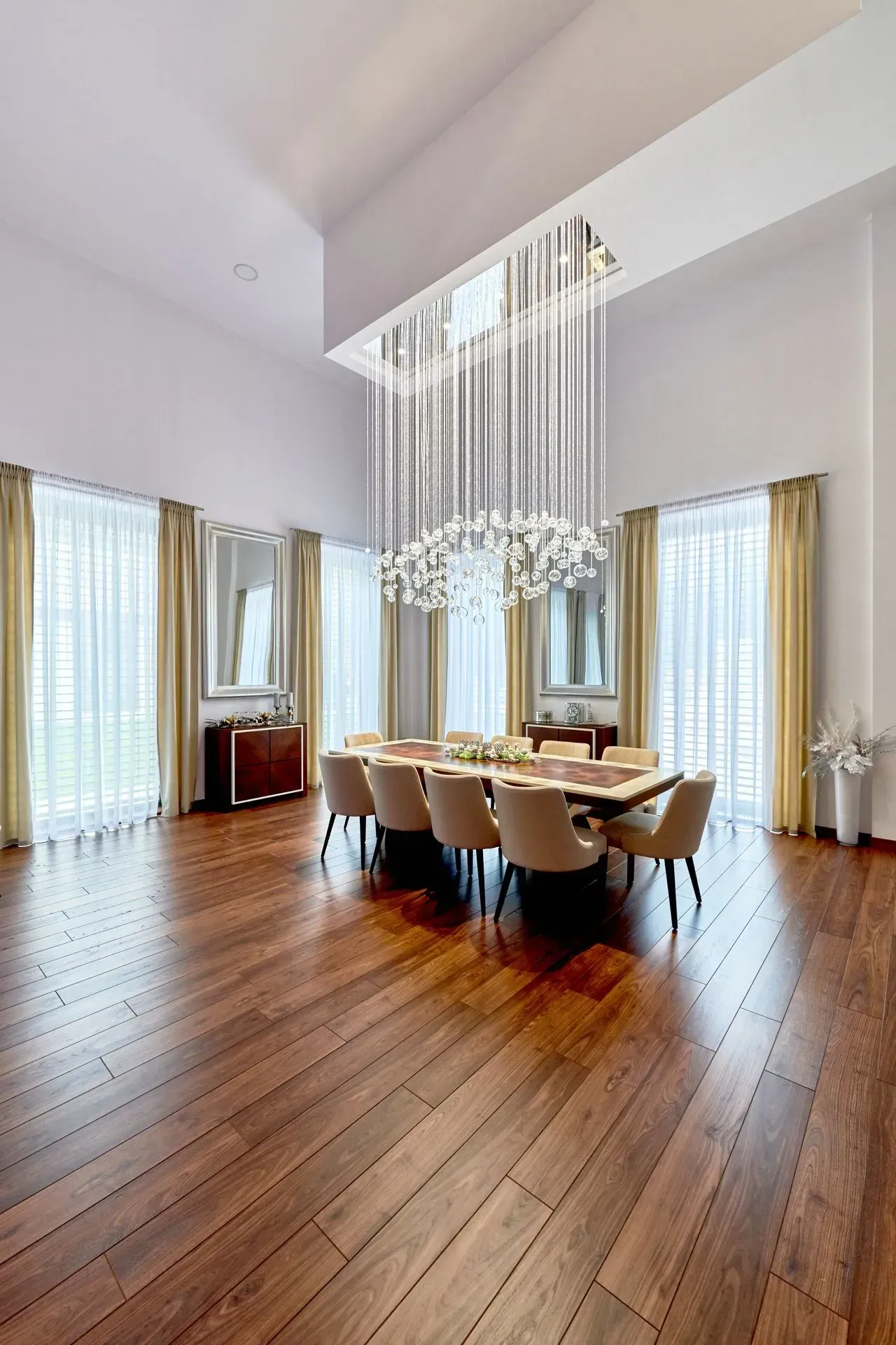 tall interior dinningroom modern luxury chandelier